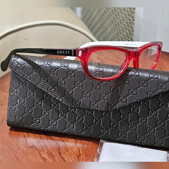 Gucci - Picture 2 of 4